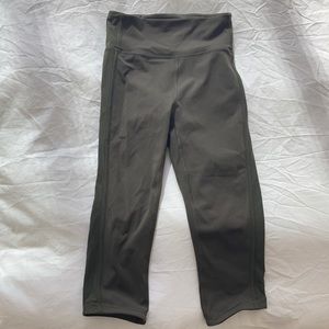 A lulu lemon workout pants
